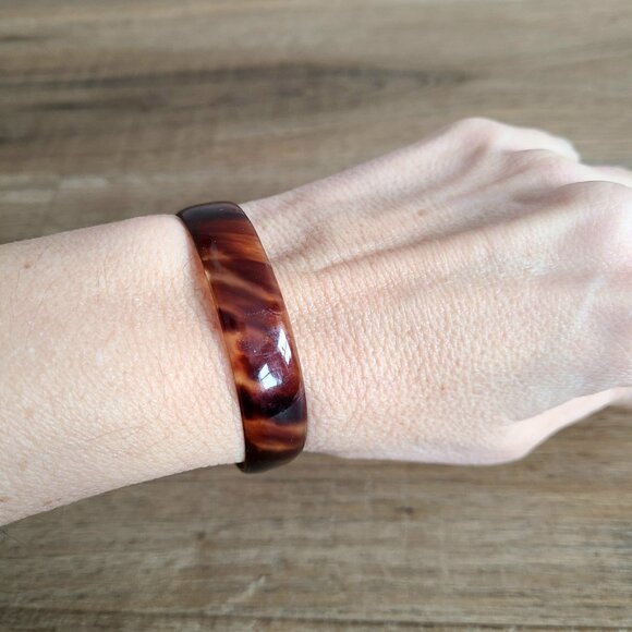 Faux tortoiseshell cuff/bangle. - Picture 6 of 9